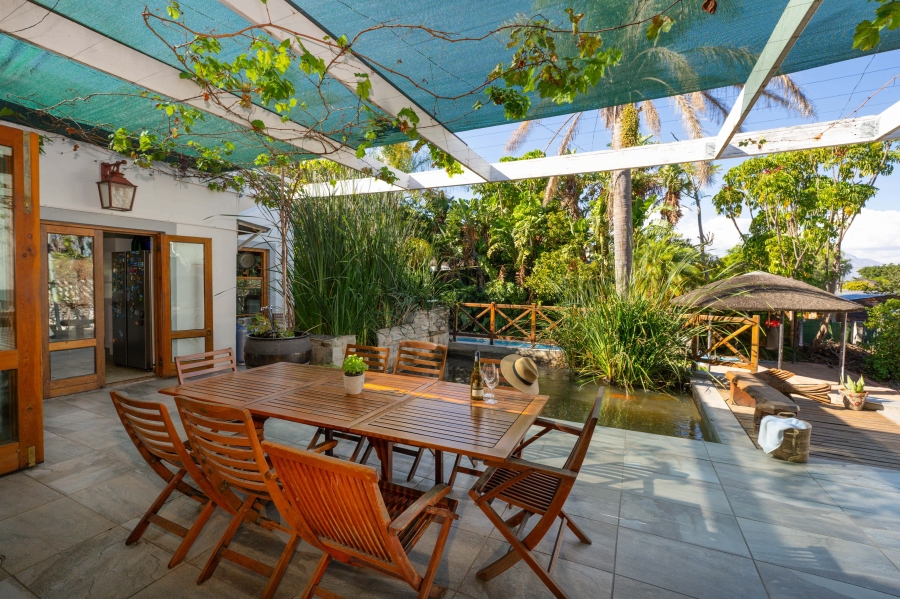 5 Bedroom Property for Sale in Langerug Western Cape
